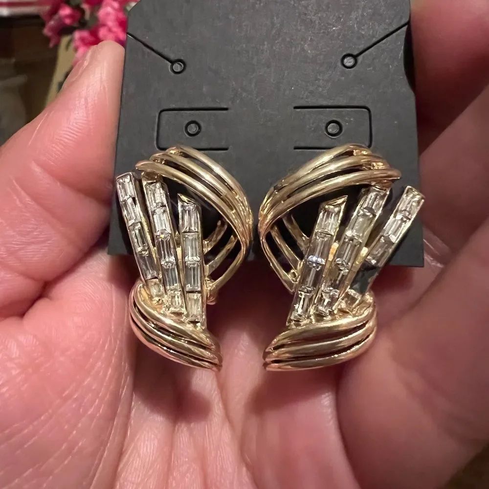 RARE VINTAGE CORO GOLD CLIP EARRINGS WITH CRYSTALS RHINESTONES